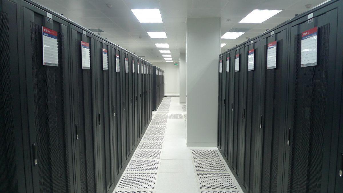 機房環境監控系統由哪些部分組成？