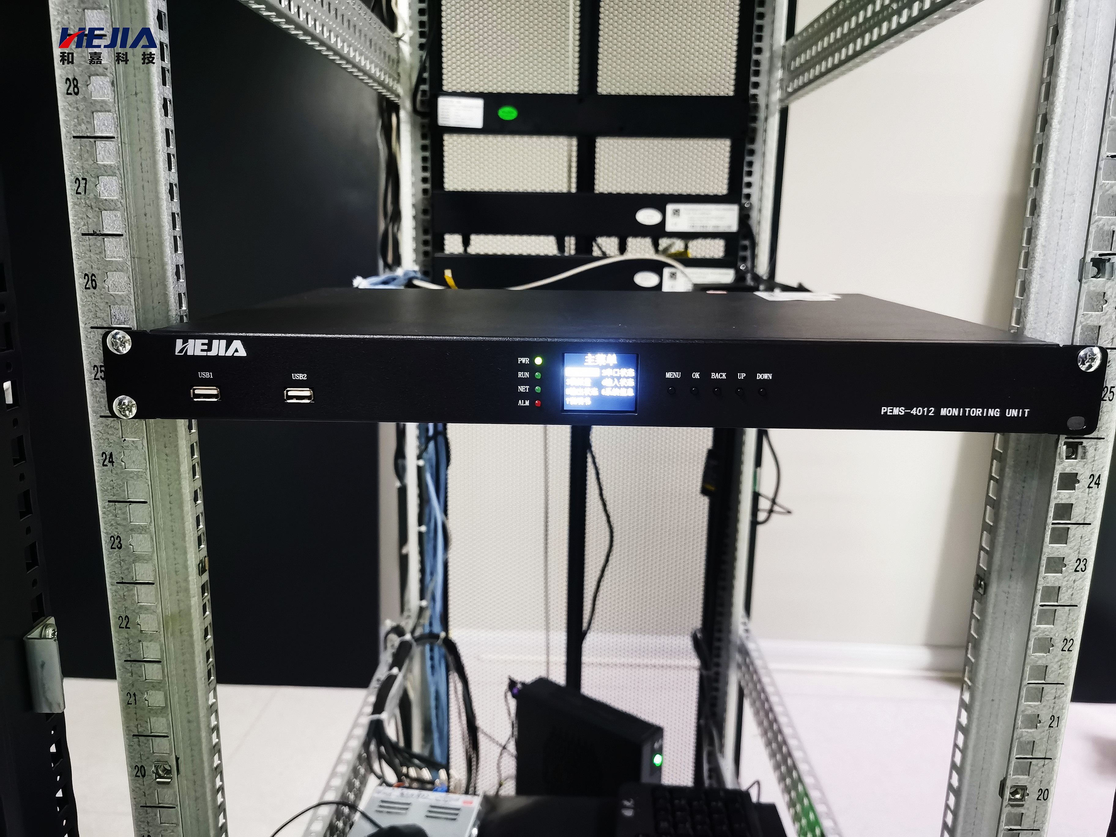 動環監控一體機-集數據采集、分析、告警等多種功能于一體